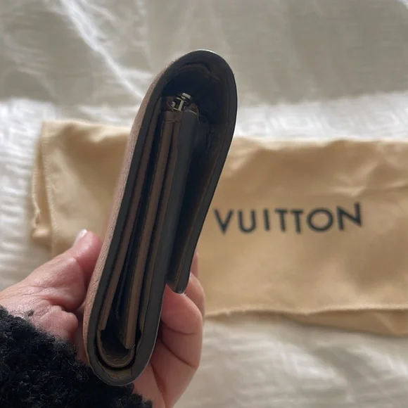 Authentic Louis Vuitton pink leather wallet - Picture 3 of 8